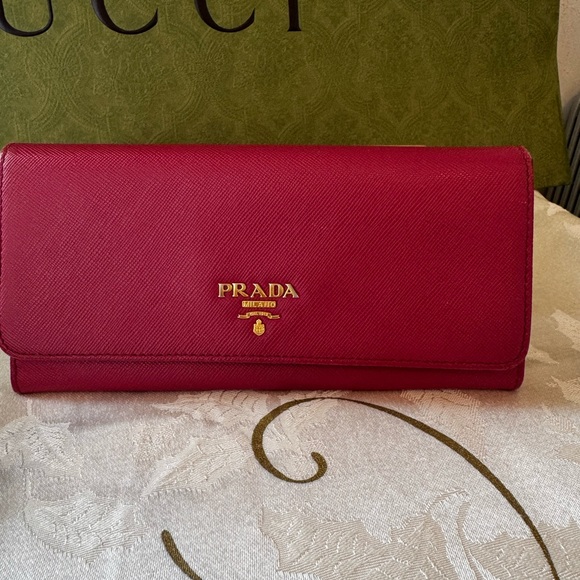 Prada wallet that can be converted to a wristlet or crossbody - Picture 1 of 8